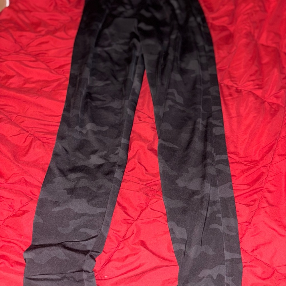 VS PINK camo black and grey leggings